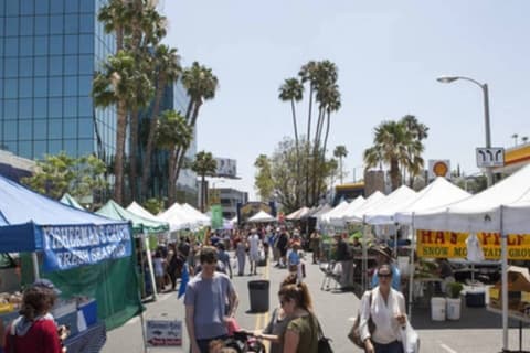 Nearby Attractions
Studio City Farmers Market: Savor fresh local produce and artisanal treats every Sunday at this vibrant market.