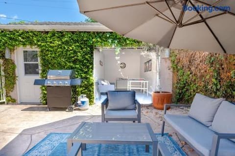 Walk to Ventura Boulevard Pool & HotTub with PingPong & BBQ, photo 62