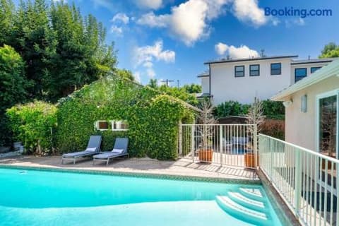 Walk to Ventura Boulevard Pool & HotTub with PingPong & BBQ, photo 63