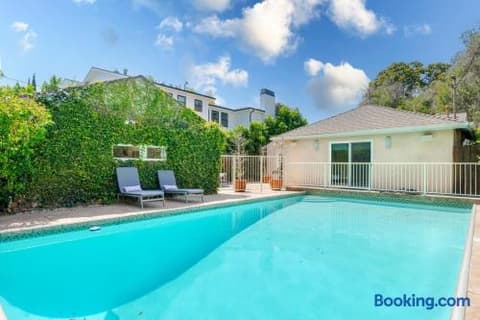 Walk to Ventura Boulevard Pool & HotTub with PingPong & BBQ, photo 64
