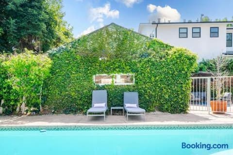 Walk to Ventura Boulevard Pool & HotTub with PingPong & BBQ, photo 66